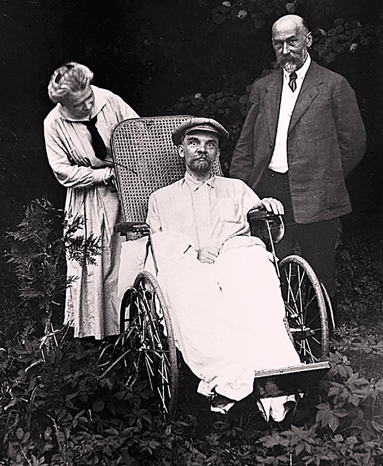 Una de sus últimas fotografías, tomada en Gorki en mayo de 1923.