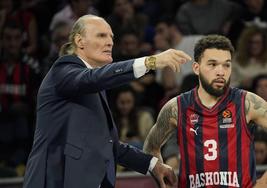 Ivanovic, junto a Chiozza, durante un partido del Baskonia.