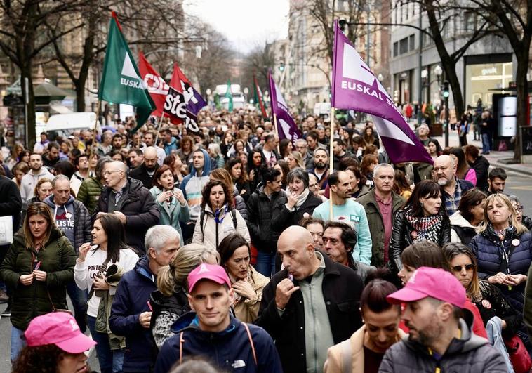 Manifestación de los trabajadores de la escuela concertada en Bilbao.