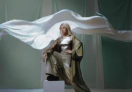 Kai Nakai en el escenario del videoclip.