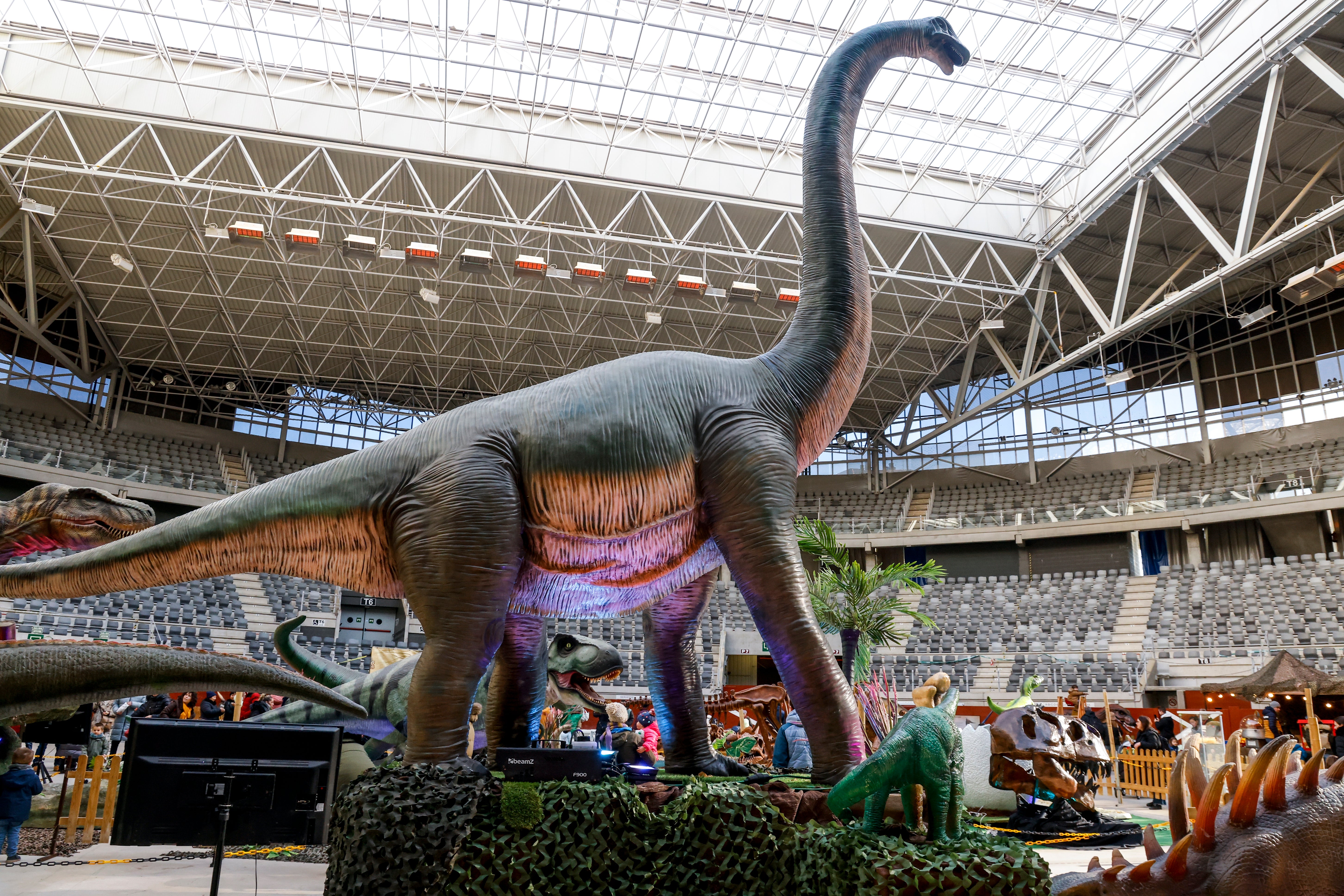 Los dinosaurios rugen en el Iradier Arena