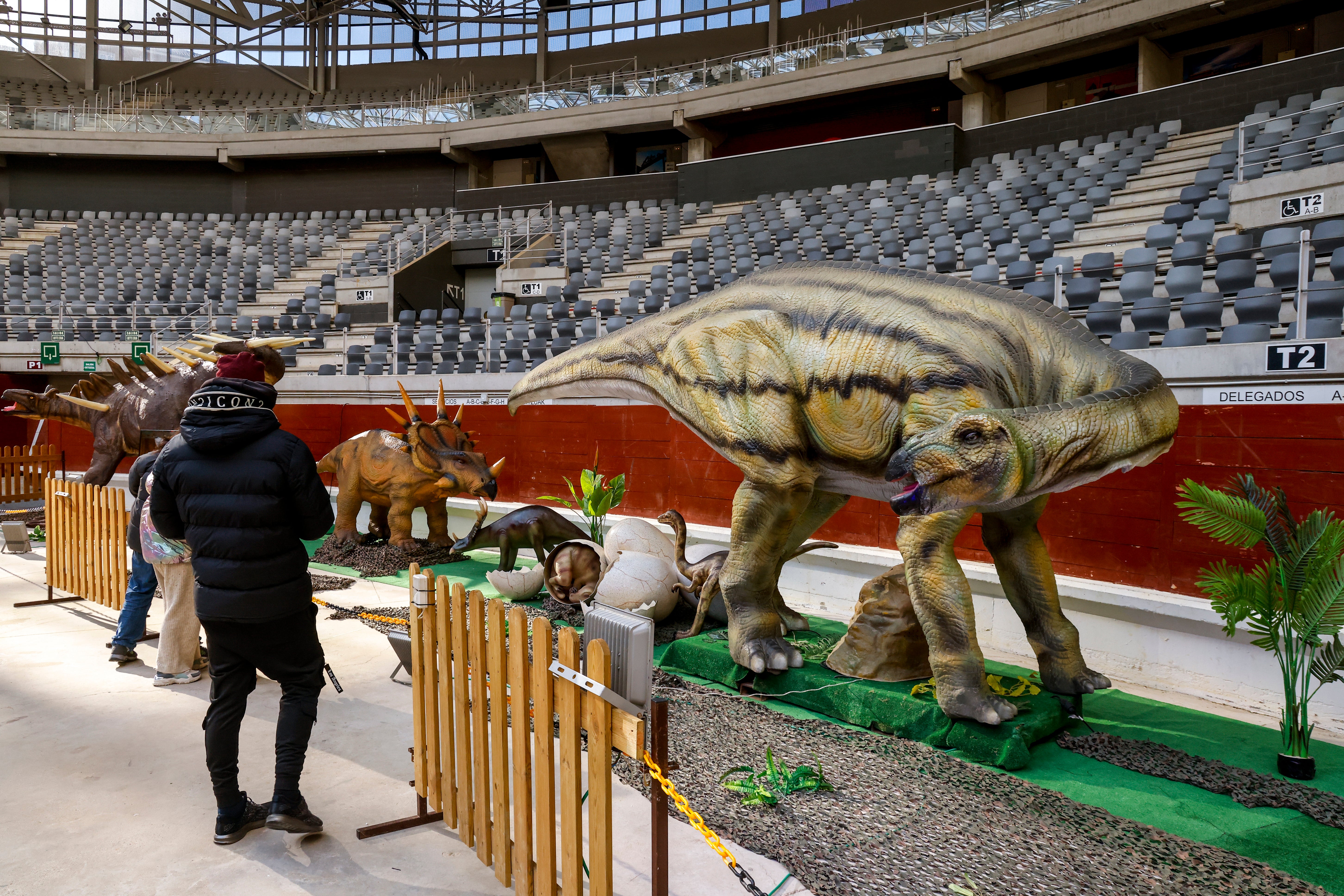 Los dinosaurios rugen en el Iradier Arena