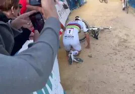 Así fue la caída de Van der Poel en el ciclocross de Benidorm que no se vio en televisión