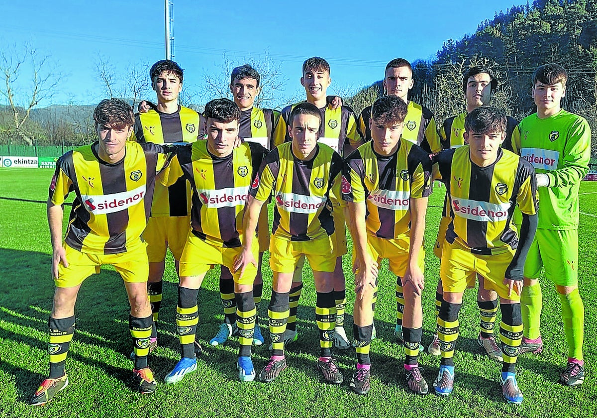 Once titular del filial del Athletic que jugó en el campo guipuzcoano.