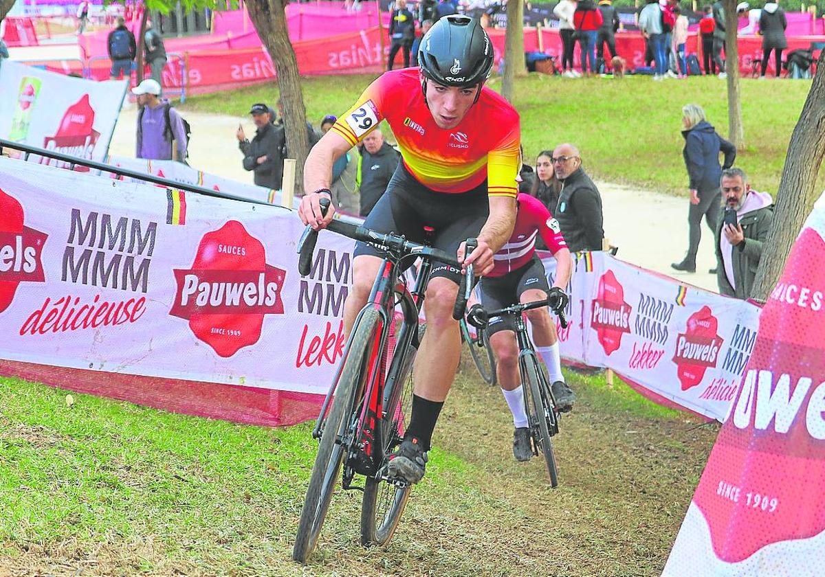 Muñoz salió atrás y tuvo que remontar varios puestos.