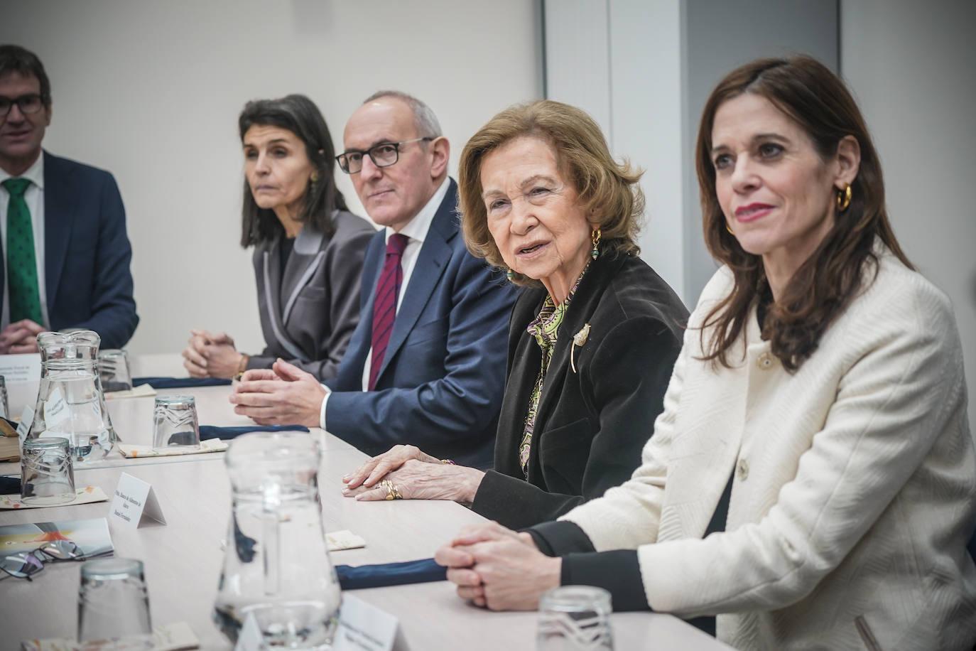 La emérita Sofía visita Vitoria para conocer de cerca la labor del Banco de Alimentos de Álava