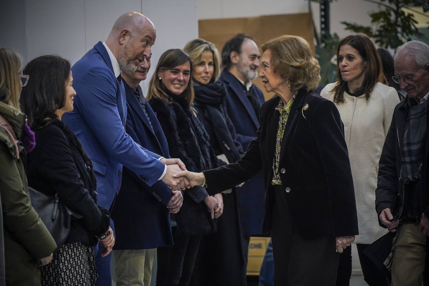 La emérita Sofía visita Vitoria para conocer de cerca la labor del Banco de Alimentos de Álava