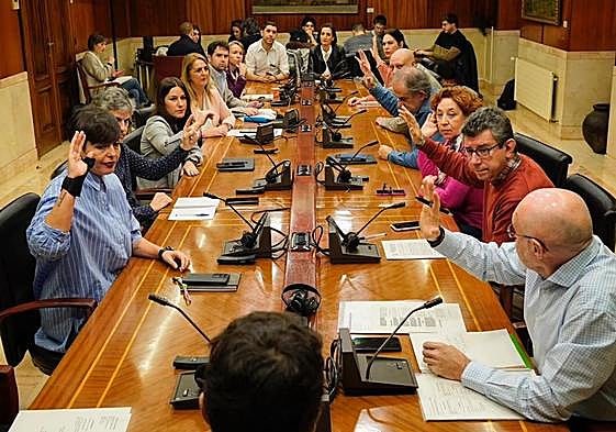 PSE, PNV y EH Bildu han votado conjuntamente para modificar el calendario de tramitación del proyecto de presupuestos.