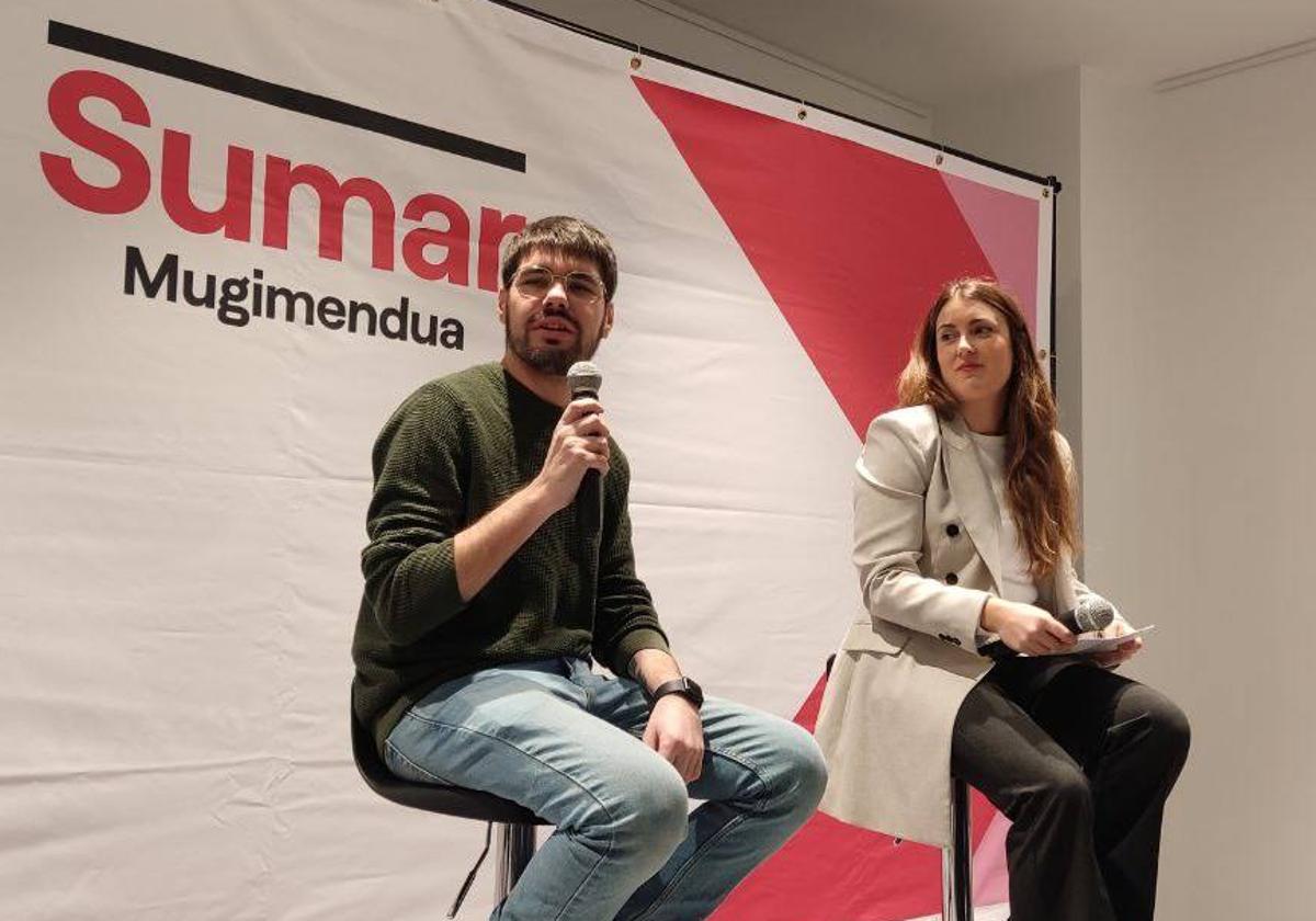 Lander Martínez y Alba García, durante un acto de Sumar Mugimendua en Bilbao.