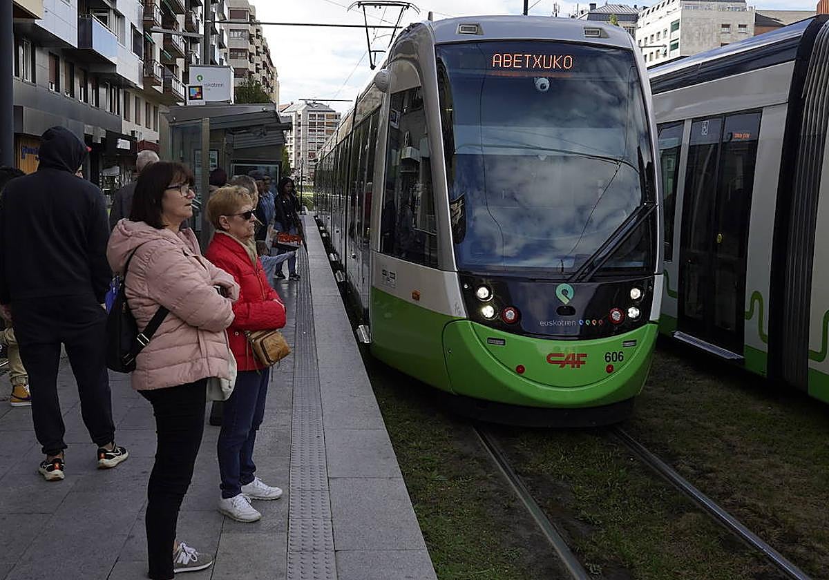 El servicio se corta entre las paradas de Sancho el Sabio y Angulema.
