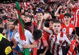 La grada llevó en volandas a los de Valverde.