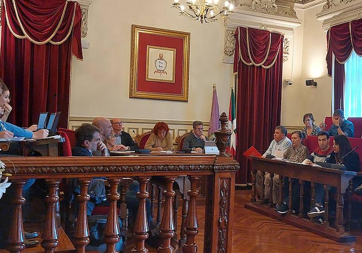 La corporación aprueba en sesión plenaria dos mociones para crear un centro juvenil.