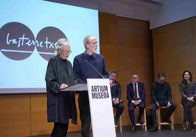 Los hijos de Barrenetxea han participado en la presentación.