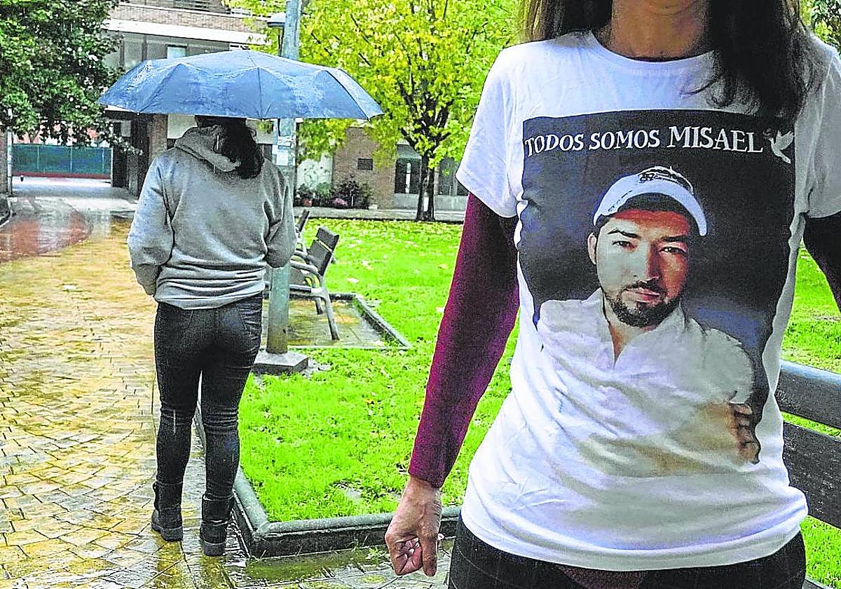 Sara, la hermana de Misael, teme que el caso se archive por el silencio de los testigos.