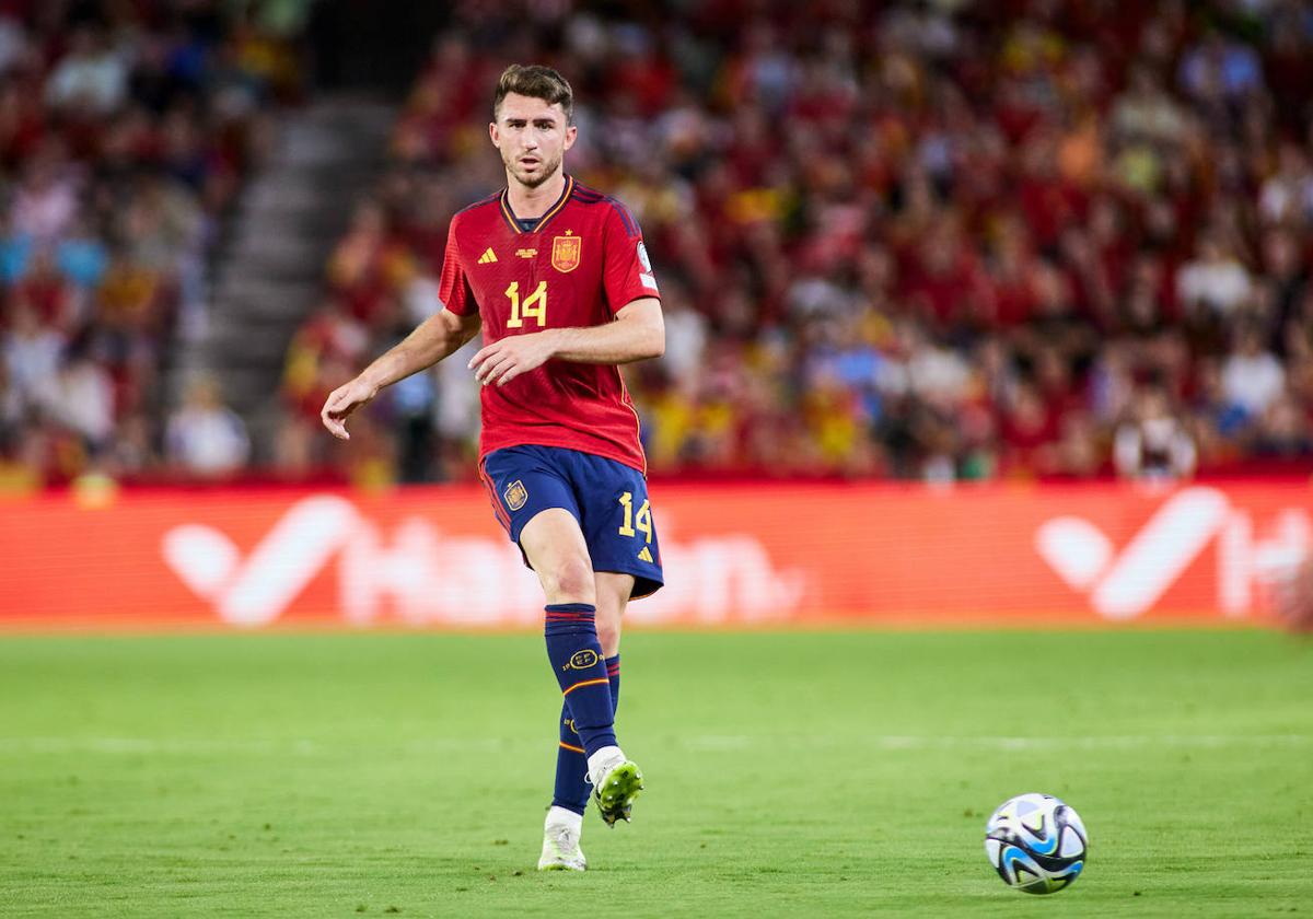 Laporte en un partido con 'La Roja'.