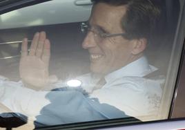 Martínez-Almeida a su llegada a la fiesta de pedida de mano.