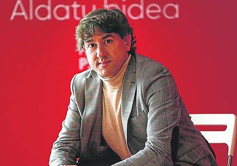 Eneko Andueza, en la sede central del PSE-EE en Bilbao.