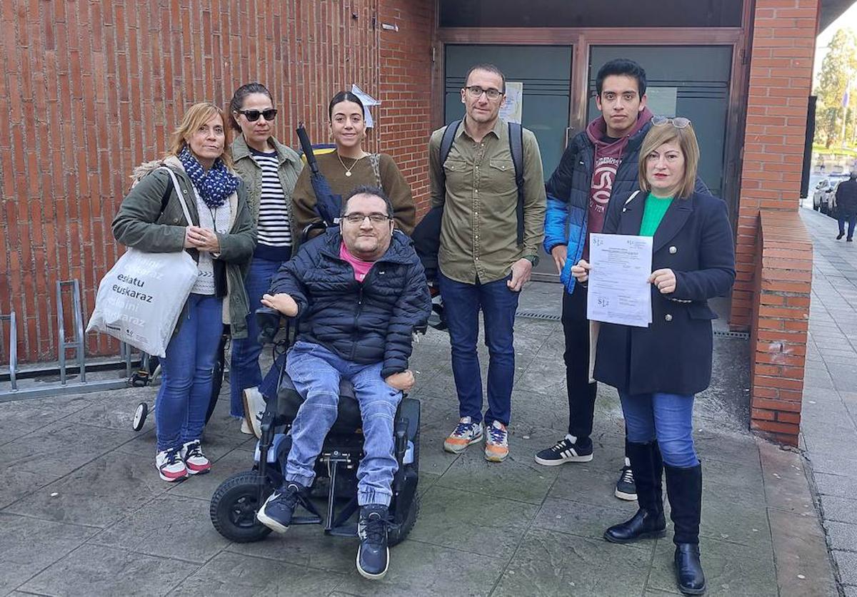 «Estamos perdidos y con miedo a perder el curso por la mala gestión del euskaltegi»