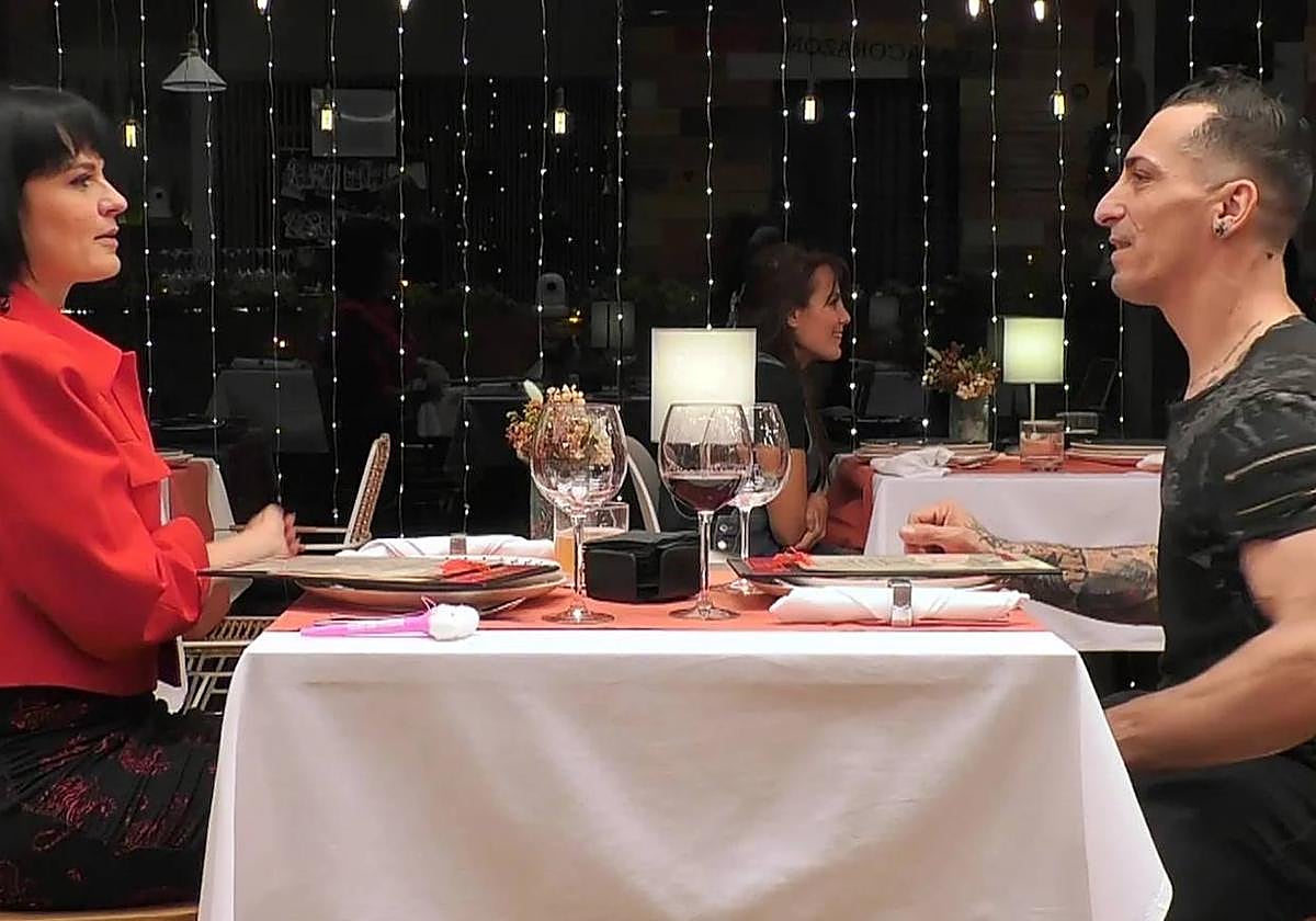 Un italiano desvela en 'First Dates' que usa un «pepino congelado» como juguete sexual