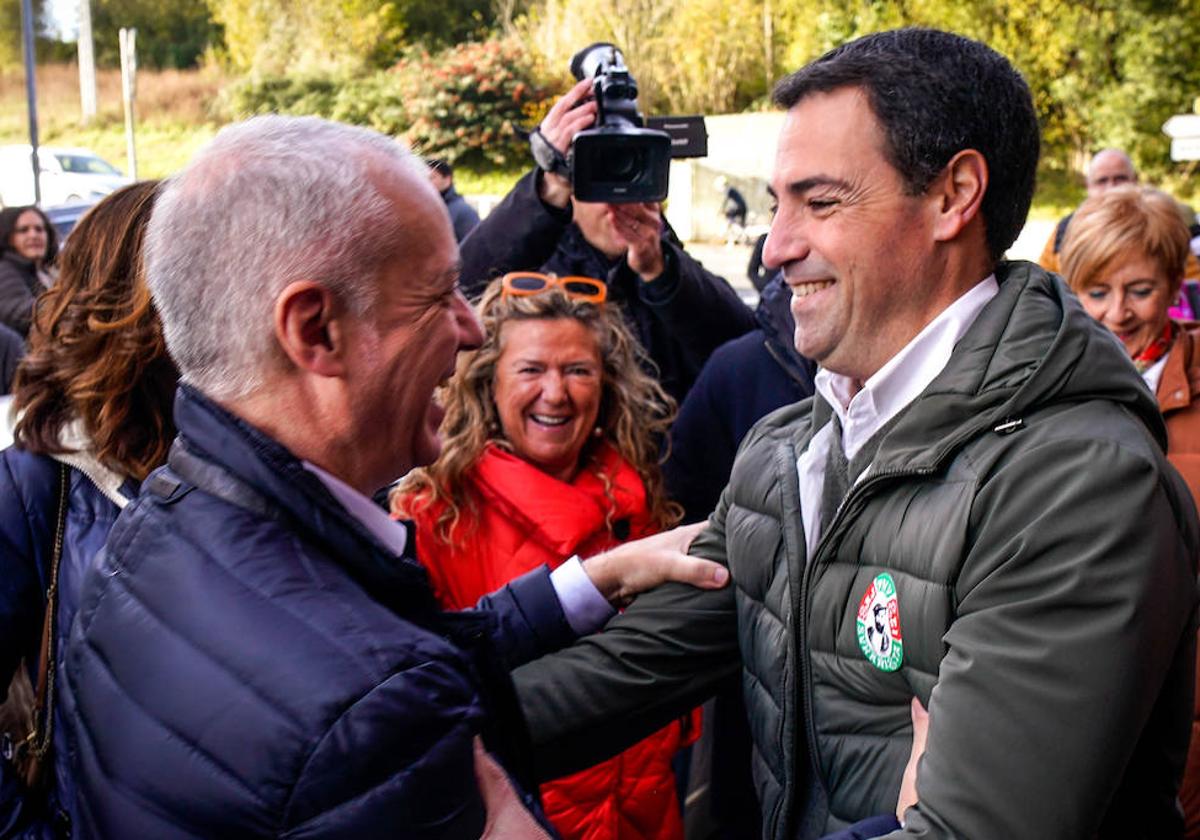 Gotzone Sagardui asistió en primera fila al abrazo entre Iñigo Urkullu e Imanol Pradales en Sukarrieta a finales de noviembre.