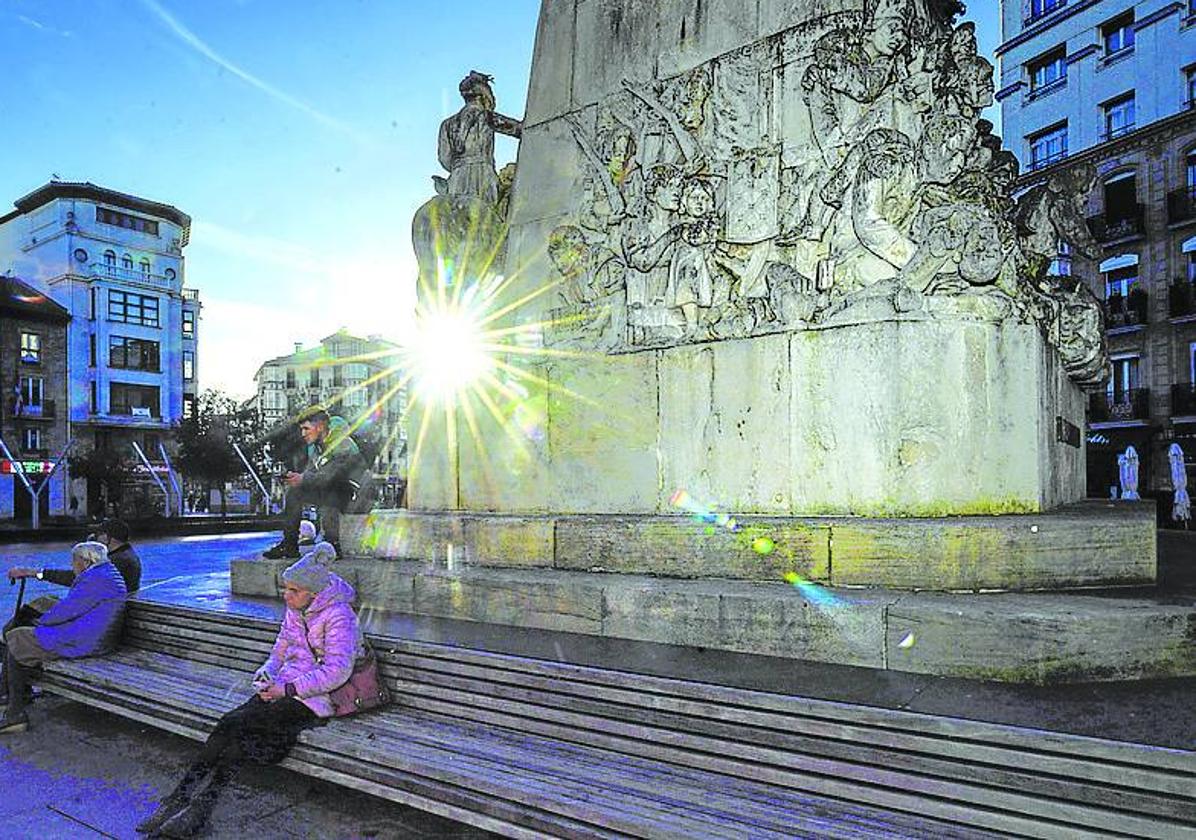 El Monumento a la Batalla sufre un deterioro evidente.