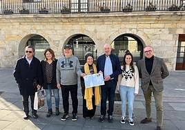 Representantes del Ayuntamiento y la Peña Santa Cruz.