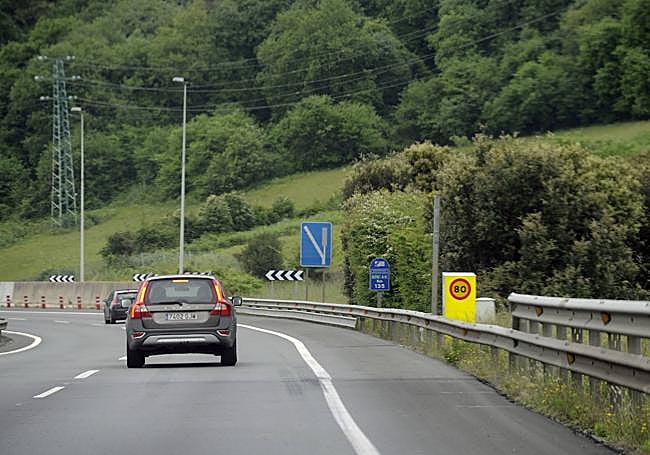 Este es el radar que más multa en Bizkaia, situado en la bajada de Petronor.