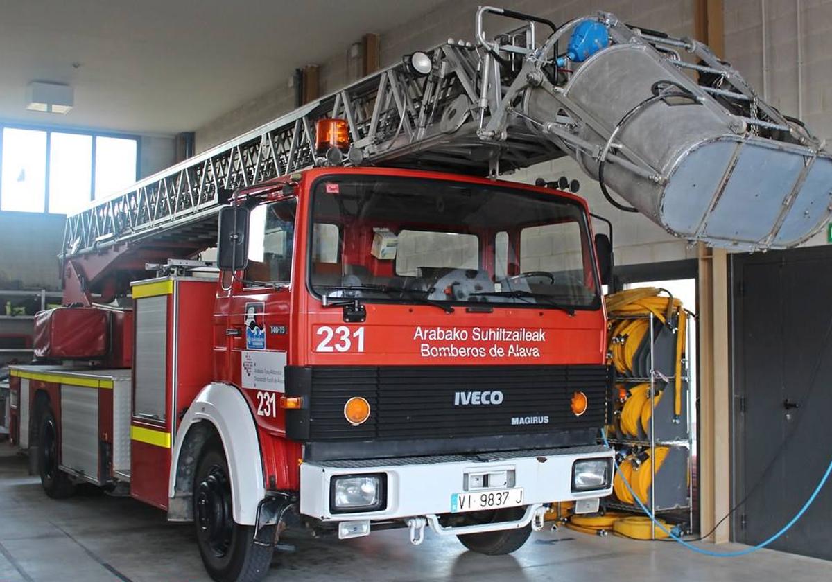 El Iveco Magirus de los bomberos de Álava, en venta por 5.000 euros.