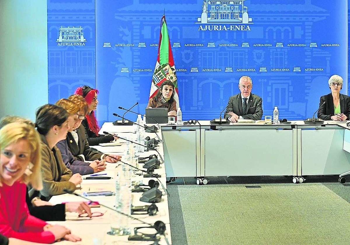 El lehendakari Iñigo Urkullu presidió ayer la reunión de Emakunde.