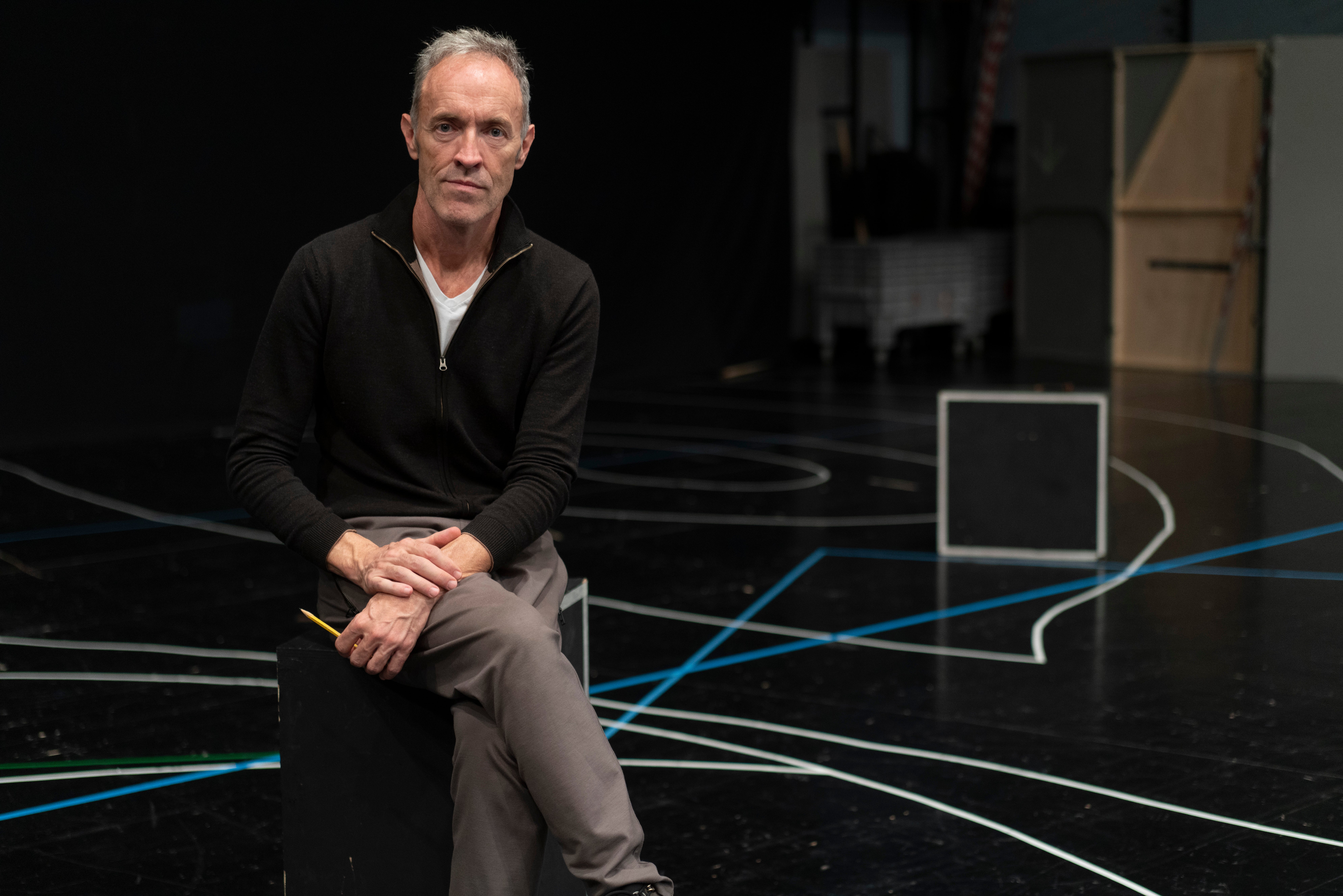 Miguel del Arco, durante uno de los ensayos del estreno de su montaje de 'Rigoletto', en el Teatro Real de Madrid.