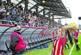 El apoyo de la afición ha sido clave para la buena marcha del Athletic en Lezama y San Mamés.