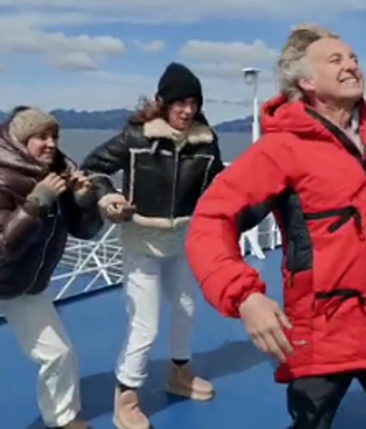 Imagen secundaria 2 - María y Marta Pombo presumen de ser «pijas y de derechas» en Planeta Calleja, que recibe una avalancha de críticas