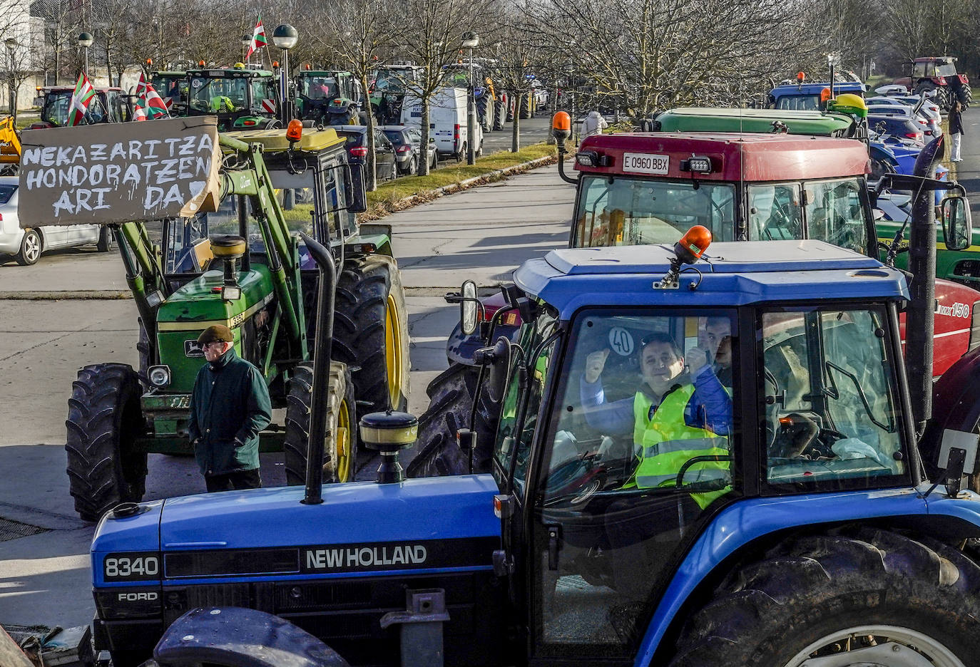 La histórica tractorada por Vitoria de los agricultores alaveses, en imágenes