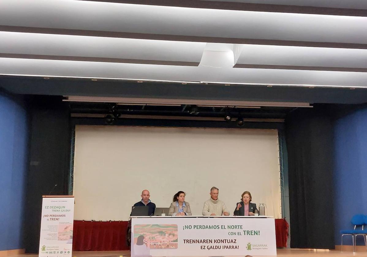 Encuentro 'No perdamos el tren' organizado por Sagarrak en Basauri.