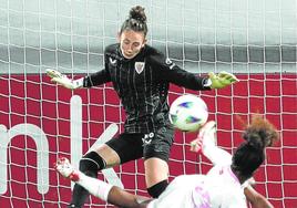 Nanclares, en acción ante el Madrid CFF en Lezama.