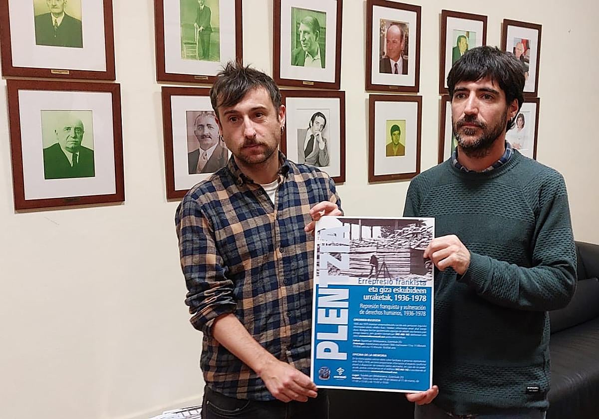 El alcalde de Plentzia, Aitor Garagarza y el investigador de la Sociedad de Ciencias Aranzadi, Javier Buces.