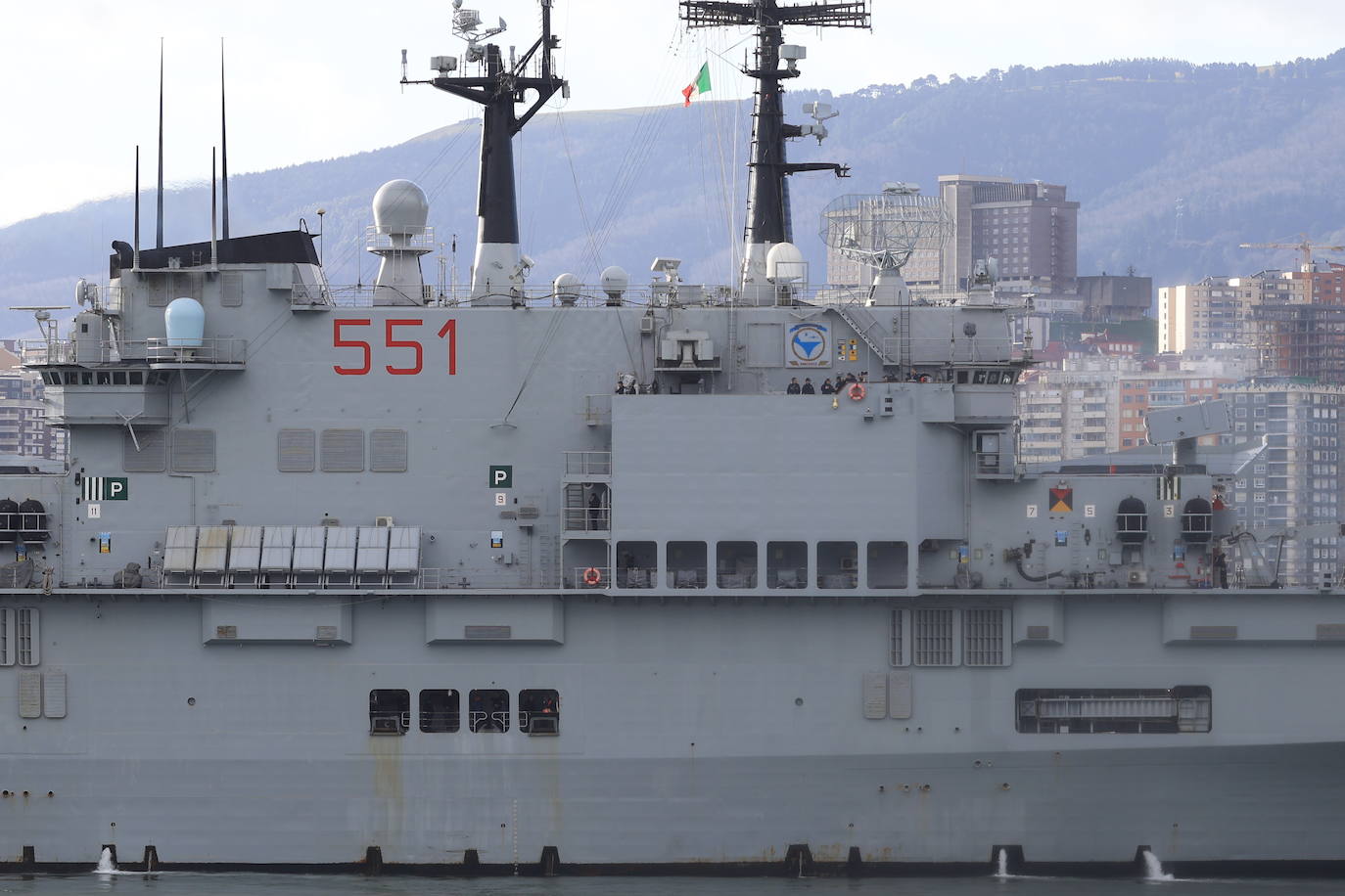 La entrada en el Puerto de Getxo de los dos barcos militares italianos