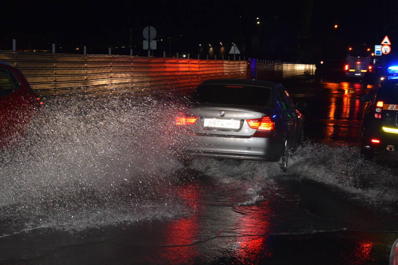 La pleamar provoca inundaciones en Erandio y Bilbao