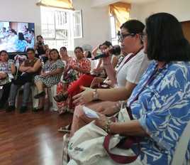 La concejala de Cohesión Social getxotarra, Carmen Diaz, describe los programas que se llevan a cabo.