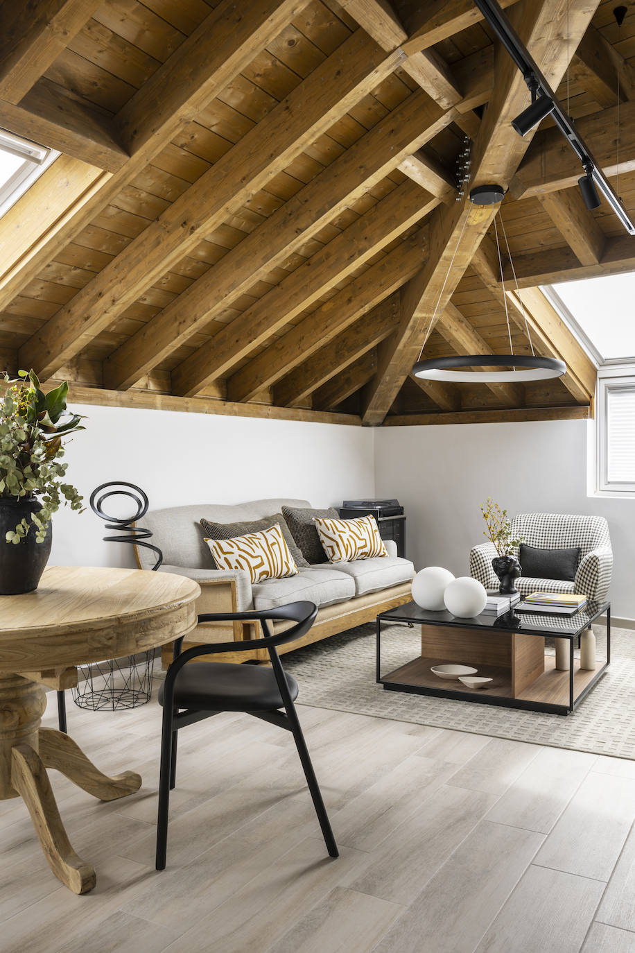 El piso de 70 metros de un matrimonio en el centro de Bilbao donde se aprovecha cada milímetro