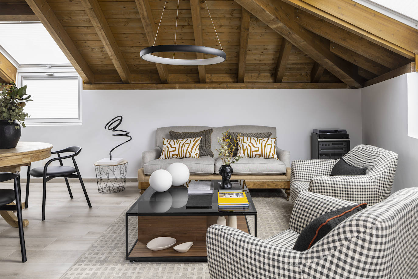 El piso de 70 metros de un matrimonio en el centro de Bilbao donde se aprovecha cada milímetro