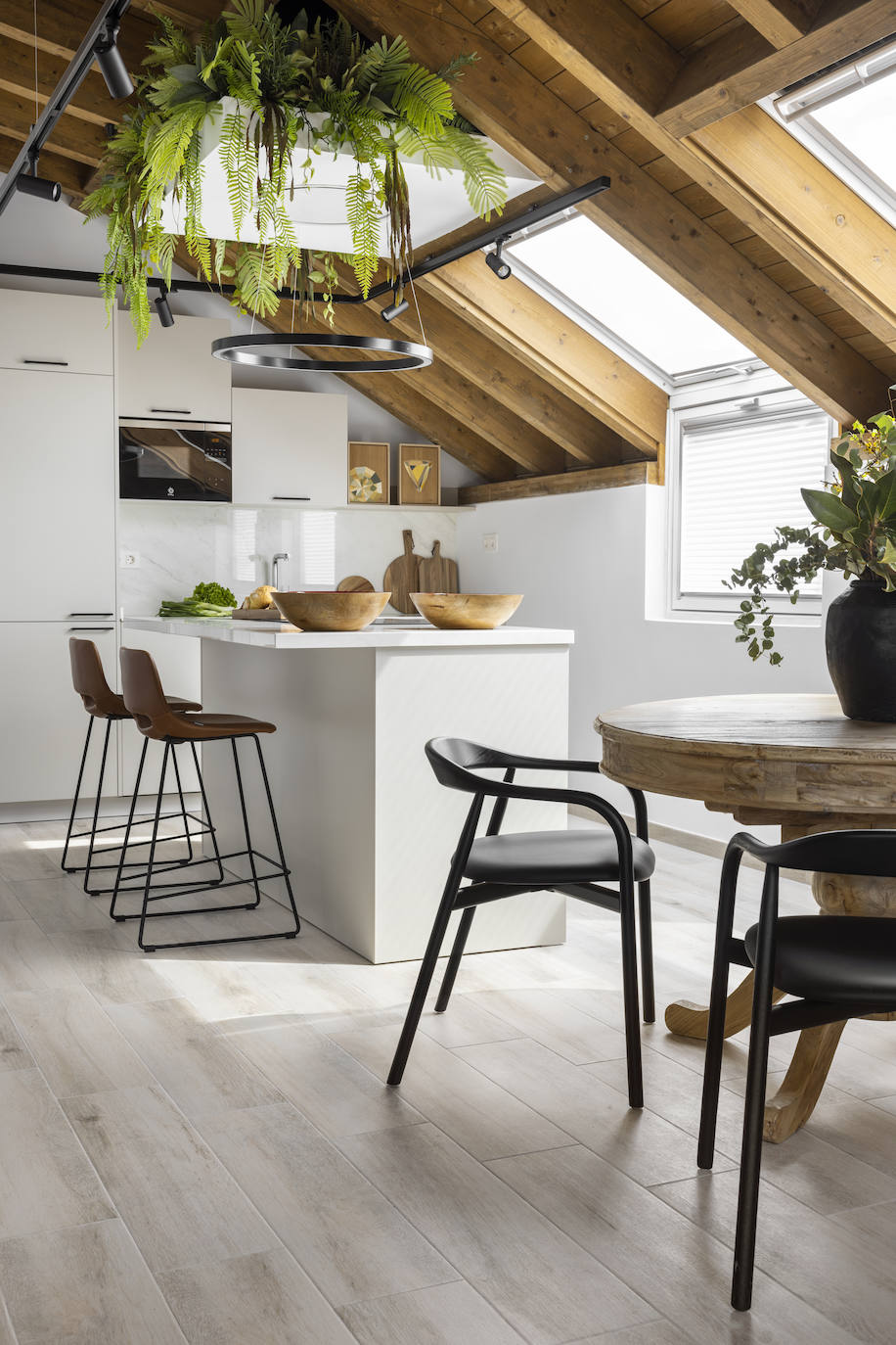 El piso de 70 metros de un matrimonio en el centro de Bilbao donde se aprovecha cada milímetro