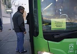 La huelga en los urbanos de Vitoria afronta hoy su tercera jornada, la primera en día laborable