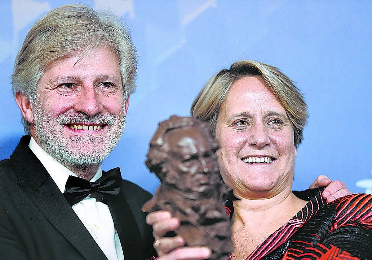 Urresti cuando recibió el Goya por el documental de Labordeta.