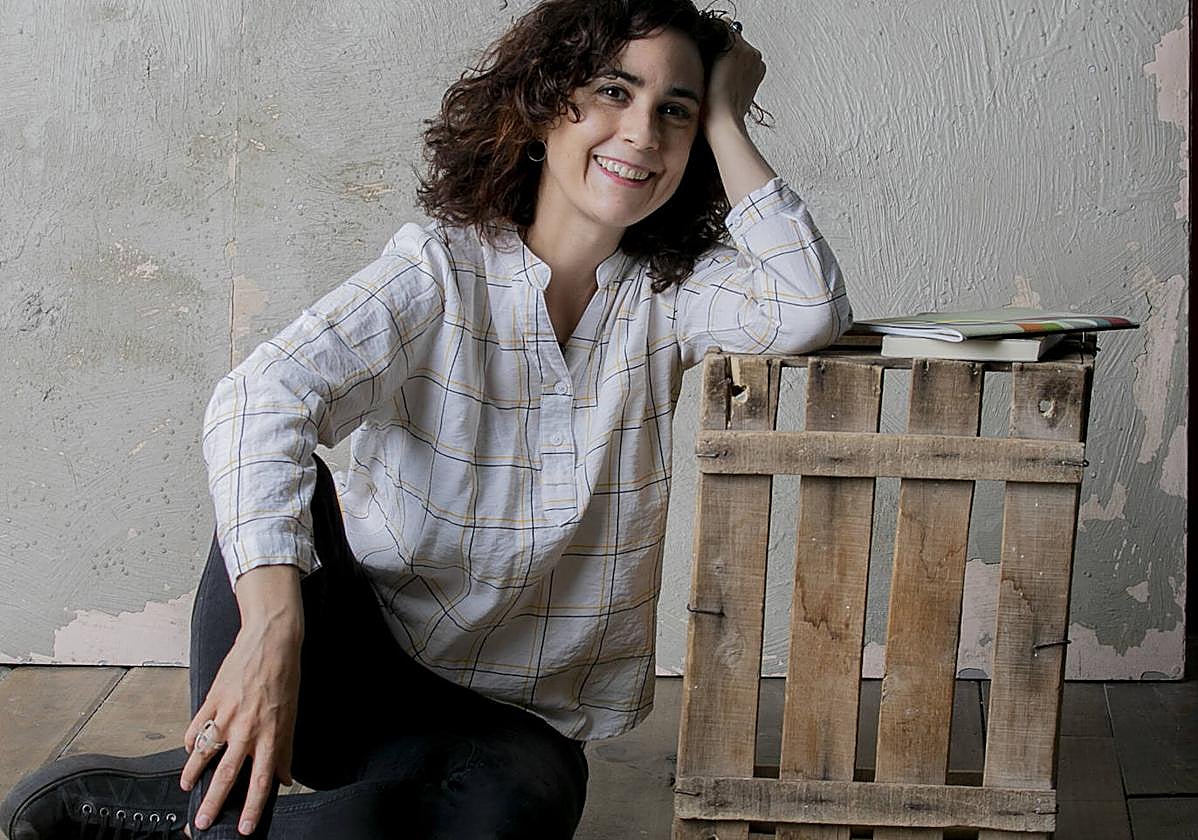 La escritora Ianire Doistua publica su último cuento 'Las gafas de papá'.