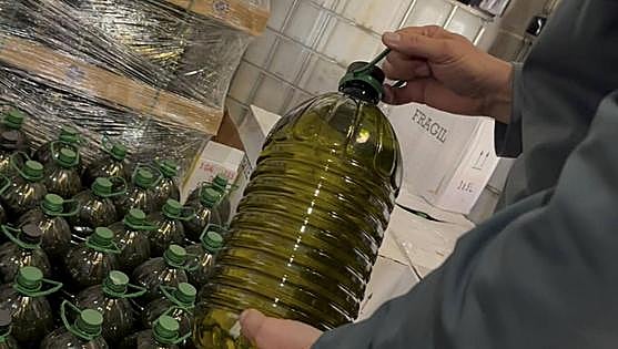 Dos conocidas marcas de aceite de oliva virgen extra dejan en 48 euros sus garrafas de 5 litros