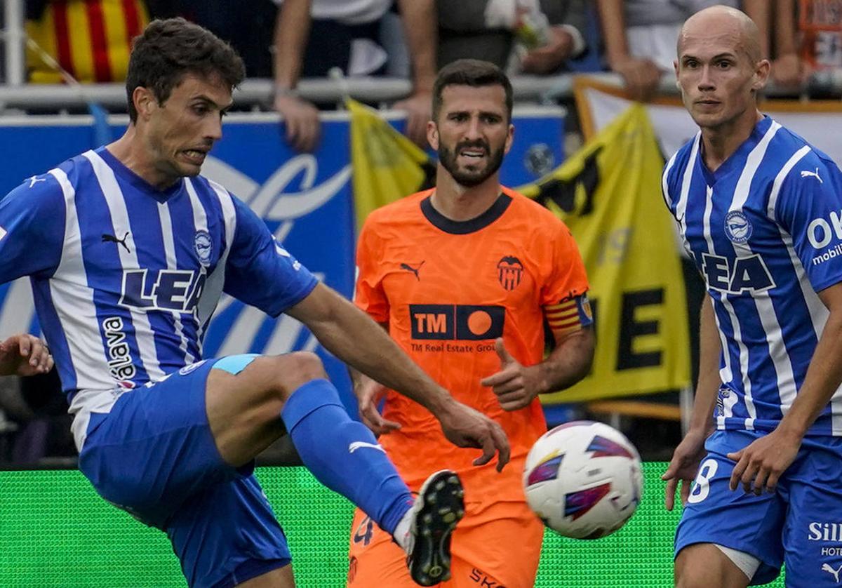 Guevara y Guridi son fijos en el once del Alavés.