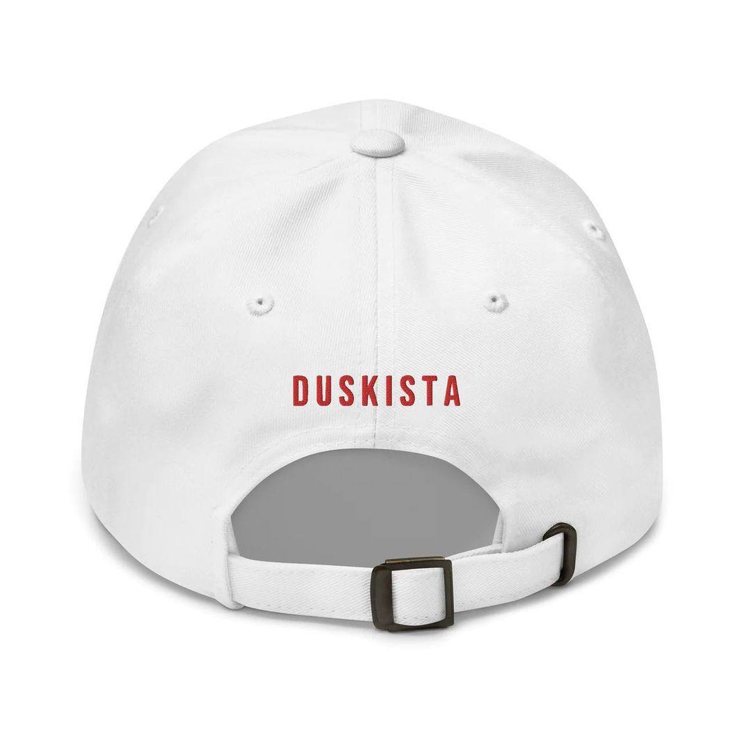 Las gorras y camisetas de Dusko que diseña su propia hija