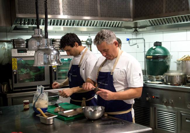 En la cocina del restaurante Mina.