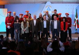 Uxue Suing y Andre Gómez, en primera fila, durante el acto celebrado en la Academia de Arkaute.